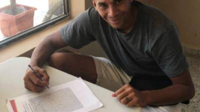 El portero Sandro Cárcamo firmó este martes por dos torneos (un año) con el Tela FC de la Liga de Ascenso de Honduras. Foto:Tela FC