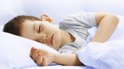 Según los especialistas los niños deben dormir al menos nueve horas.