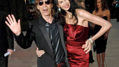 Fotografía de archivo del cantante Mick Jagger (izda), y a su novia, la diseñadora L'Wren Scott (dcha).