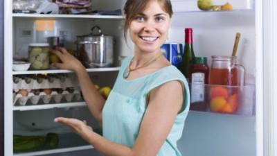 Al mantener limpio el refrigerador, los alimentos serán seguros.