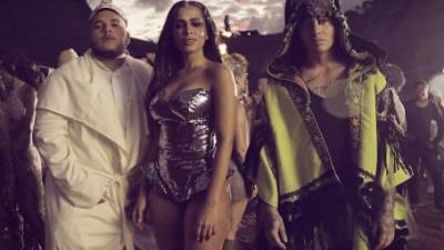 El clip de J Balvin, que canta junto a Jeon y Anitta, hace referencia a una ciudad en la que se reúnen tres mundos de sobrevivientes a una epidemia mundial.