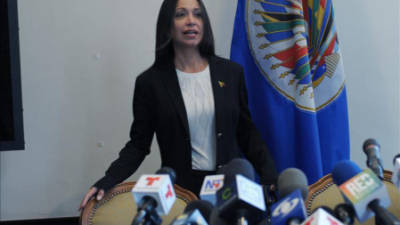 La diputada opositora venezolana María Corina Machado llega para ofrecer una rueda de prensa en Washington (DC, EE.UU.). EFE
