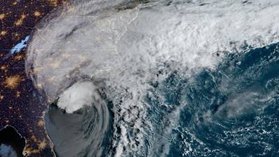 Esta imagen satelital de la Administración Nacional Oceánica y Atmosférica (NOAA) muestra el huracán Ian el 30 de septiembre de 2022. Los meteorólogos esperan que el huracán cause marejadas ciclónicas potencialmente mortales en las Carolinas el viernes después de desatar la devastación en Florida.