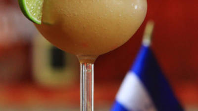 Guifiti: Una combinación de la tradicional bebida garífuna con hielo y jugo de limón.