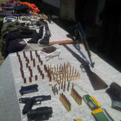 Decomiso de armas el pasado 17 de abril cerca de la zona fronteriza de Omoa, Cortés.