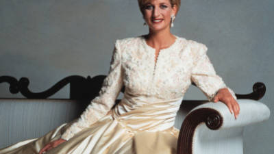 Lady Diana Frances Spencer continuaría siendo un ícono en el mundo no solo por su belleza y elegancia, sino por su ejemplar nobleza.