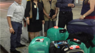 Representantes del Tribunal Supremo Electoral de Honduras entregaron 8 maletas electorales a la Junta Electoral Municipal de Miami, Estados Unidos.