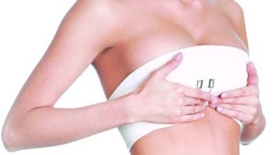La radioterapia y la quimioterapia utilizadas en el tratamiento contra el cáncer pueden prevenir la reconstrucción inmediata de la mama.