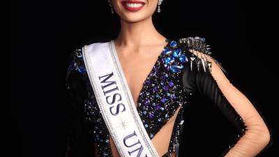 R’Bonney Gabriel representó al estado de Texas, pero después de ganar la banda de Miss USA, sus compañeras denunciaron que hizo trampa. La dueña de Miss Universo enfrenta denuncias de fraude por este caso.