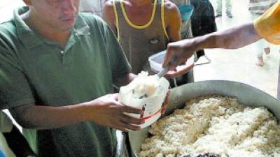 A puras donaciones sobreviven los internos de las prisiones.