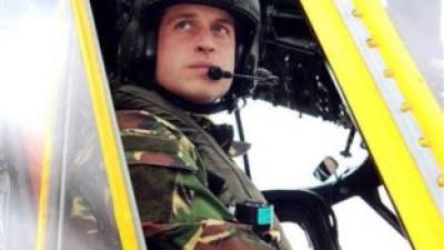 El príncipe William fue piloto de la Fuerza Real Aérea en Inglaterra.