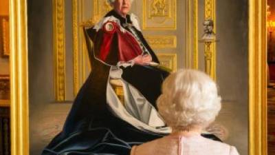 LONDRES. La reina frente a la reina. La reina Isabel II de Inglaterra frente a un retrato de ella misma, obra del artista Henry Ward.