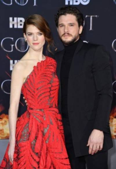Una de las parejas que mayor expectación despertó en la premier de 'Game of Thrones' fue la formada por Kit Harington (Jon Snow), y Rose Leslie (Ygritte), que se conocieron en la serie y se casaron en junio de 2018 tras seis años de relación.