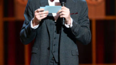 Neil Patrick Harris regresa como anfitrión cuatro años después para la primera entrega de premios en la que puedan resultar galardonados programas de servidores de televisión online.