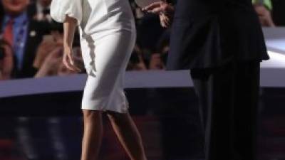Trump presentó a su esposa Melania como la futura primera dama de EUA. Foto: EFE/David Maxwell