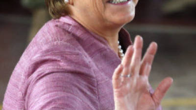 Michelle Bachelet desde un inicio ha tenido ventaja sobre la exministra de Trabajo, Evelyn Matthei, quien se ha ganado la simpatía de los chilenos.