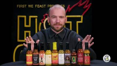 Una de las claves del éxito del programa es su presentador: Sean Evans.