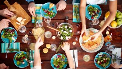 Las comidas que cae al suelo se contamina rápidamente.