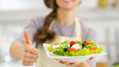 Se debe tener una dieta rica en verduras y granos integrales.