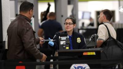 Los aeropuertos de Miami y Orlando se mantienen en operaciones previo a la llegada de Dorian a Florida.