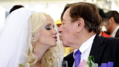 La modelo Cathy Schmitz contrajo matrimonio con un multimillonario de 81 años.