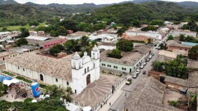 La cabecera departamental de Lempira le ofrece un abanico de sitios por visitar: desde aguas termales, edificaciones coloniales y deporte extremo con uno de los canopys más altos de Centroamérica.