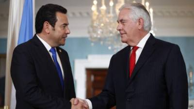 Jimmy Morales, presidente de Guatenala junto al secretario de Estado Rex Tillerson. Foto Referencial