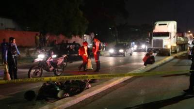 El accidente ocurrió ayer en horas de la noche en el segundo anillo frente a la colonia Universal.