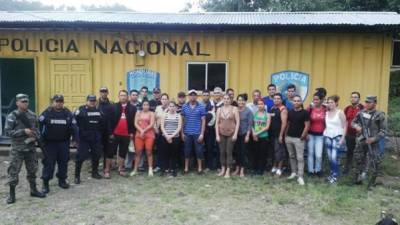 Los 25 ciudadanos de nacionalidad cubana retenidos en Ocotepeque, sector fronterizo con Guatemala.