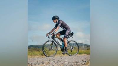 Brayan Nuñez (25) tiene cuatro años practicando ciclismo y esta vez desea hacerlo por una noble causa.