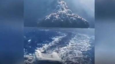 Momento el que el volcan Stromboli hace erupción. //Captura de pantalla.