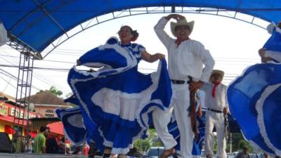 Además de ser un grupo de danza, Zorzales de Sula promueve la idiosincrasia de los hondureños agregando en sus presentaciones bombas, juegos tradicionales, pregones y obras de teatro que contrastan con la armonía de sus bailes y el colorido de sus trajes típicos.