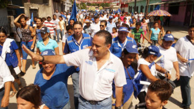 El candidato Armando Calidonio recorrió el sector noreste de la ciudad.