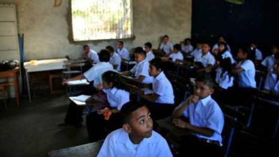 Niños recibiendo clases en Nicaragua. Foto AFP.