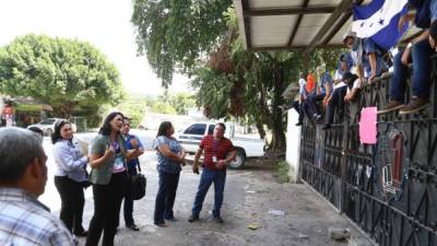 Ese colegio tenía que dar clases durante feriado.