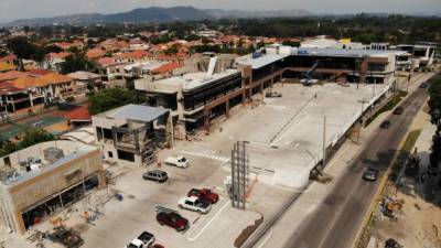 El noroeste, específicamente la zona del bulevar Mackey, crece en plazas comerciales, y la alcaldía amplía el bulevar a cuatro carriles. Foto/drone: Yoseph Amaya