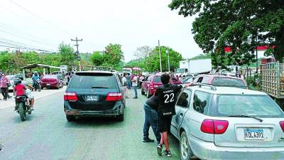 Los residentes afectados realizaron ayer por la tarde una nueva protesta sobre la calle que conduce a Jucutuma.