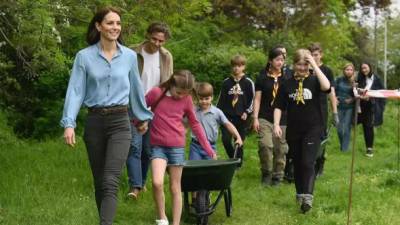 La princesa de Gales junto a sus hijos, Charlotte y Louis, durante un evento en las afueras de Londres el año pasado.