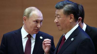 En imagen los mandatarios de Rusia, Vladimir Putin, y el de China, Xi Xinping.