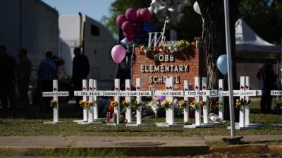 A un año de la masacre en Uvalde, las familias de las víctimas exigen un mayor control de armas en Estados Unidos.