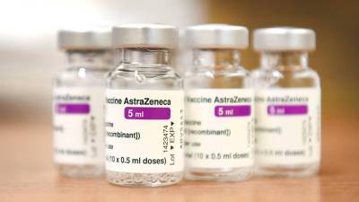 La Comisión Europea detendrá a partir de mañana la comercialización de la vacuna de AstraZeneca contra el covid.
