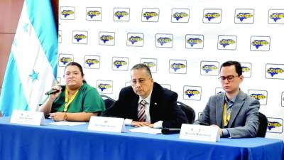 Ana Herrera, Santiago Herrera y Ricardo Matamoros durante la conferencia de prensa. Foto: Cohep