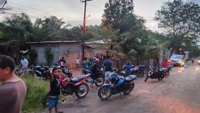 Fotografía muestra los exteriores de la casa donde vivía la menor fallecida producto de una bala perdida en Tocoa, Colón (Honduras).