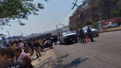 Varias personas resultaron heridas durante el incidente a mediodía.