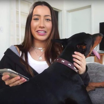 Indignante: Youtuber se graba por error golpeando a su perro