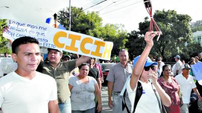 Hondureños en una manifestación pro Cicih.