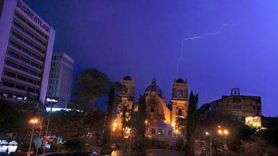 Las tormentas también llegan con intensa actividad eléctrica. Foto: cortesía Claudio Escalón
