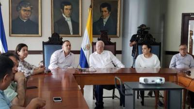 El alcalde de San Pedro Sula y el rector de la Unah durante la reunión en Ciudad Universitaria en Tegucigalpa.