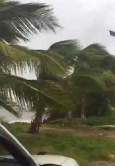 La isla francesa de Guadalupe, más al sur de las Antillas, no sufrió el azote directo tan temido. La alerta roja de ciclón fue levantada este miércoles.