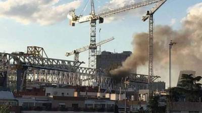 El incendio en las obras del Santiago Bernabéu no ha sido grave y el origen de las llamas fue controlado rápidamente. Foto Diario Marca.